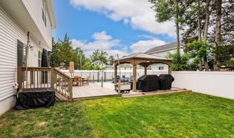 140 Pennant Ave, Beachwood, NJ 08722