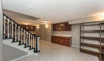 1101 Courtwood Cir, Ballwin, MO 63011