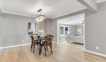 216 Hillsdale Dr, Ballwin, MO 63011