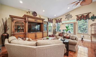28 Pond View Cir, Barnegat, NJ 08005