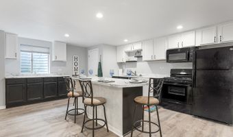 2320 Barrett Dr, Algonquin, IL 60102