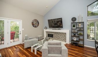 1878 Ridgeview Circle Dr, Ballwin, MO 63021