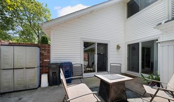 933 Williamsburg Cir, Warwick, RI 02886