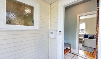 15 Wollaston St, Cranston, RI 02910