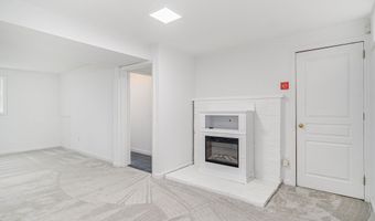 23 Oak Grove Rd, Brookfield, CT 06804