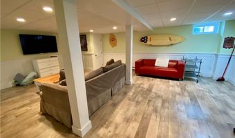 182 Newport Ave, Middletown, RI 02842