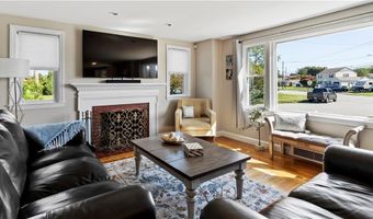 49 Elm Dr, Cranston, RI 02920