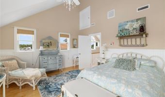 439 Wandsworth St, Narragansett, RI 02882