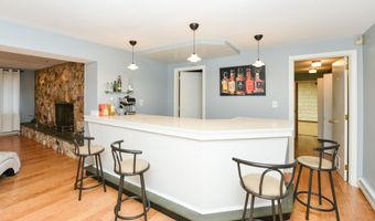 123 El Toro Dr, Bristol, CT 06010