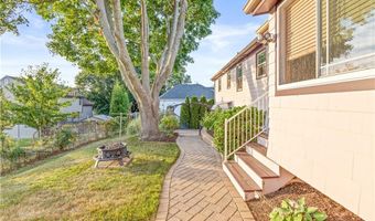41 Yeoman Ave, Cranston, RI 02920