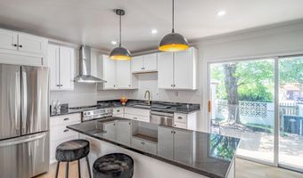 1325 BARNABY Ter SE, Washington, DC 20032