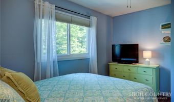 408 Clubhouse Dr, Banner Elk, NC 28604