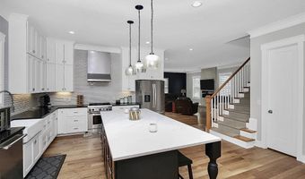 1510 Hawthorne Ln, Charlotte, NC 28205