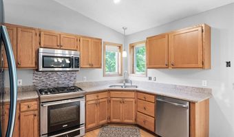 3649 Tower Pond Dr, Anoka, MN 55303