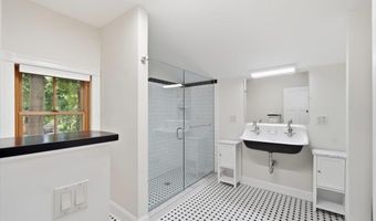 241 Loomis St, Burlington, VT 05401