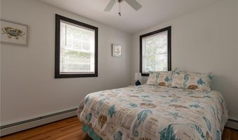 64 Juniper Trl, Narragansett, RI 02882