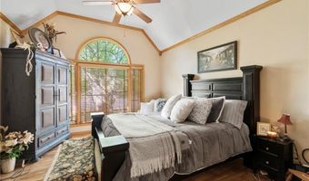 15733 Pine Cir, Basehor, KS 66007