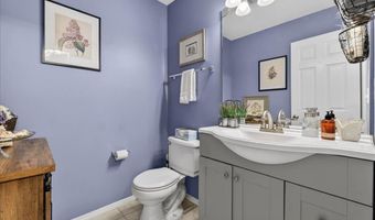 800 Whispering Village Cir, Ballwin, MO 63021