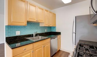 4965 AMERICANA Dr 104, Annandale, VA 22003