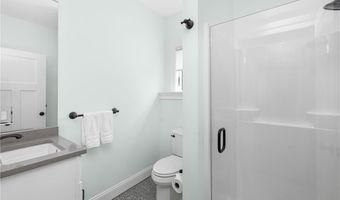 3 Oak St, Middletown, RI 02842