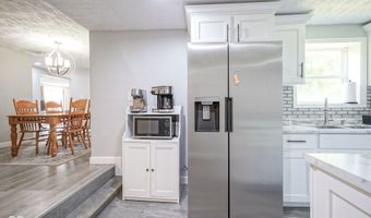 5902 Oak Ln, Anderson, IN 46013