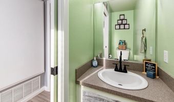 435 W Hawthorne St, Fallbrook, CA 92028