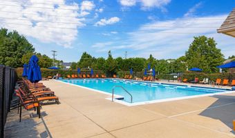 7716 EFFINGHAM Sq, Alexandria, VA 22315