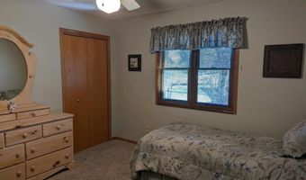 1899 Eisenhower Cir, Aberdeen, SD 57401