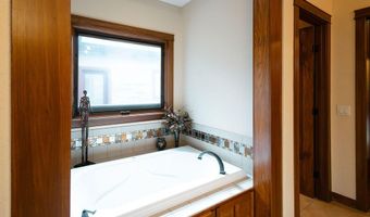 4114 Cochrane Pkwy, Ames, IA 50014