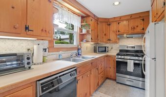 15 River Rd, Branford, CT 06405