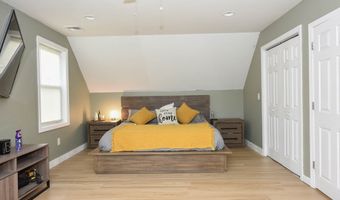 150 Hathaway Rd, Acushnet, MA 02743
