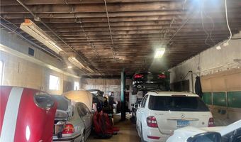 9 Maplewood Ave, Bloomfield, CT 06002