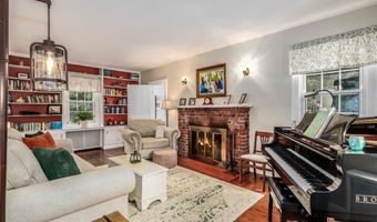 10 N Beech Tree Rd, Brookfield, CT 06804