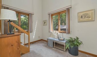 82 Pilgrim Dr, Bedford, NH 03110