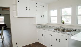 707 E 5th St, Altamont, KS 67330