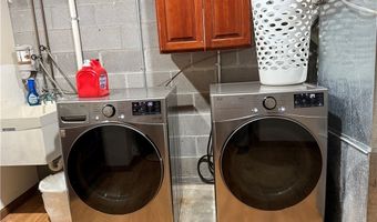 251 Kingston Dr, Aurora, OH 44202