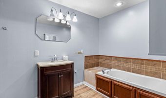 107 W Summit St, Aurora, MO 65605