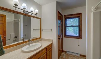 21 E Newhaven Cir, Madison, WI 53717