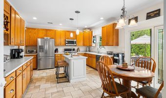 61 Cliffwood Dr, Allentown, NJ 08501