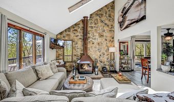 25 Arciel Dr, Albrightsville, PA 18210