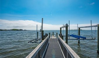 32 Unqua Pl, Amityville, NY 11701