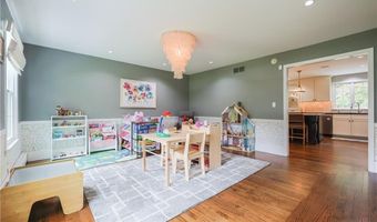 215 Adirondack Dr, East Greenwich, RI 02818