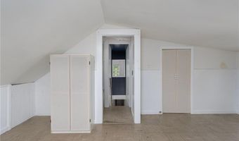 37 Reservoir Rd, Middletown, RI 02842