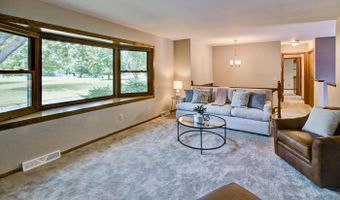 5514 Meadowood Dr, Fitchburg, WI 53711