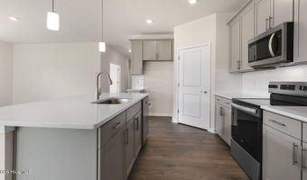 353 Maddox Dr, Aberdeen, NC 28315
