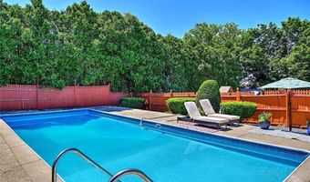62 Meadowcrest Dr, Cumberland, RI 02864