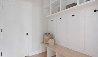 5 Braeburn Cir, Cranston, RI 02921