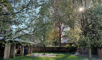 2138 PATRICK HENRY Dr, Arlington, VA 22205