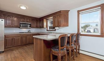 8 Somerset Rd, Cranston, RI 02910