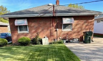 29136 Homewood Dr, Wickliffe, OH 44092